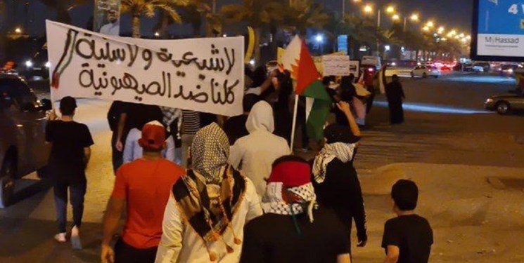 Bahraini Regime Forces Attack Protests Against Normalization with Israel