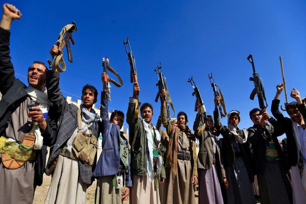 Yemeni army forces capture key military base in Ma’rib, inch closer to energy resources