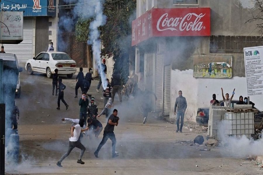 Palestinian teenager shot by Israeli forces in West Bank clashes as settlers block Ramallah road