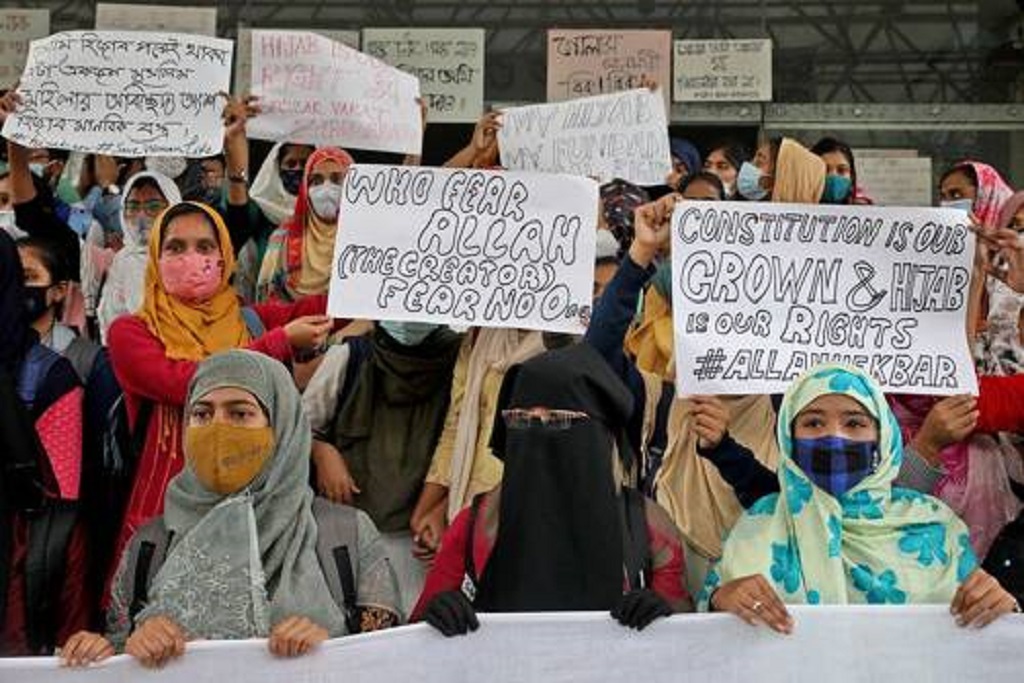 College ban on hijab raises protests in India