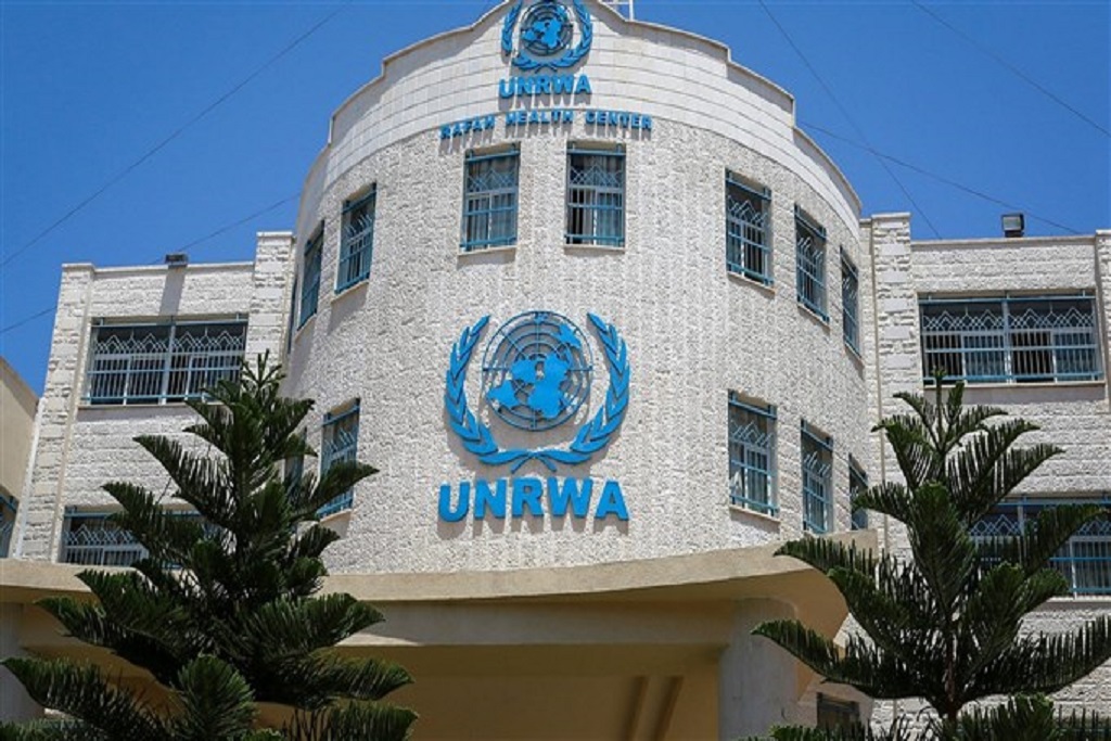 Palestinian refugees against a plot to dismantle UNRWA help