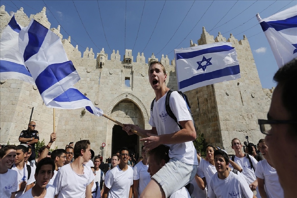Hamas leaders warn Israeli against flag marching