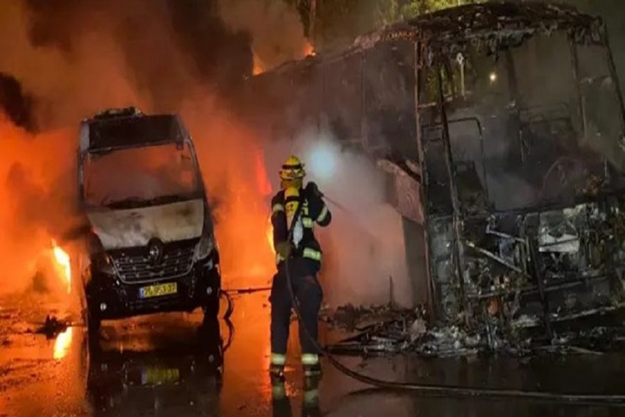 2 buses torched down in South of Tel Aviv