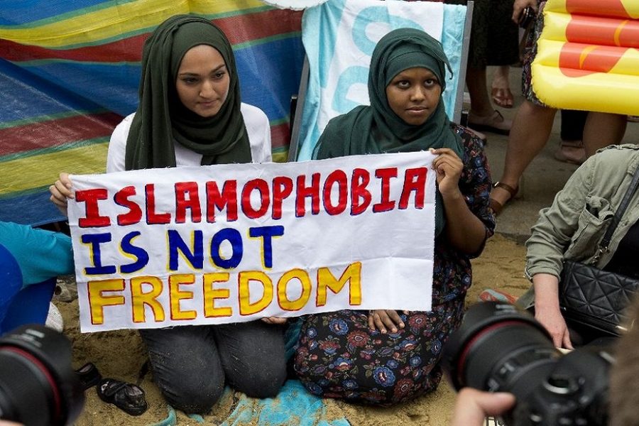 Black Muslim men sue Alaska Airlines for being deplaned over Arabic texts