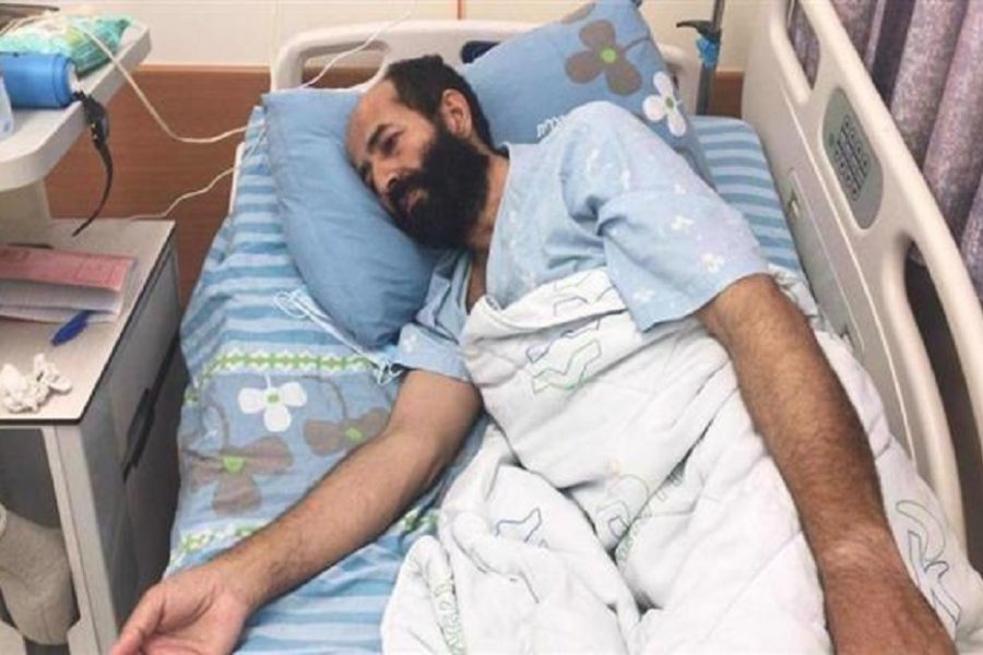 Israeli forces deny hunger-striking Palestinian inmate’s wife from visiting her husband