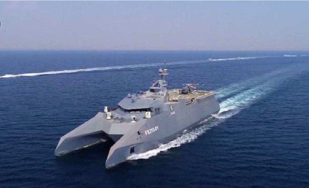 IRGC Navy unveils homegrown military watercraft