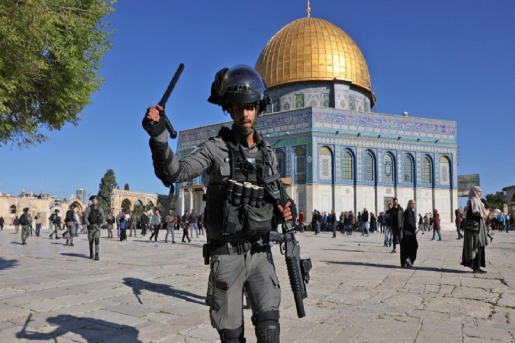 Illegal Zionist settlers storm al-Aqsa Mosque compound again