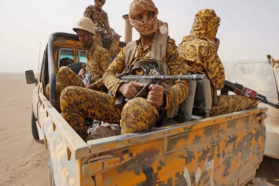 Yemeni soldiers succeed in stopping oil smuggling in Shabwah