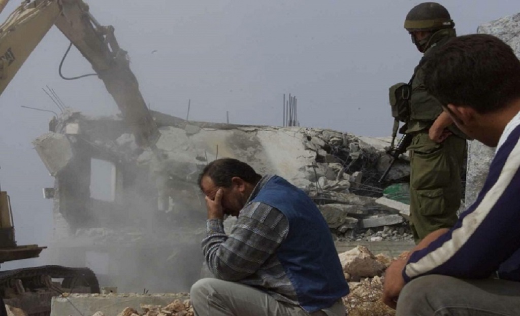 Barbaric Israeli enemy compels al-Quds citizen to raze his own home