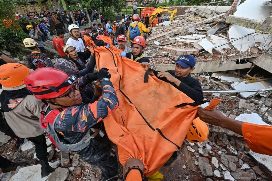 Several school children among 252 dead in Indonesia quake