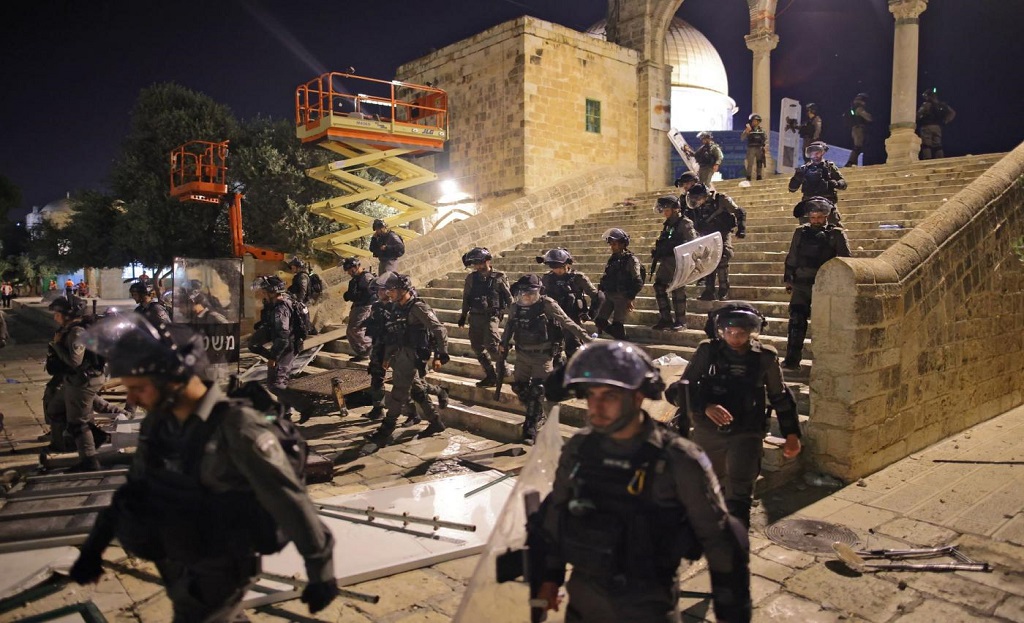 Jewish settlers destroy Aqsa Mosque under police guard