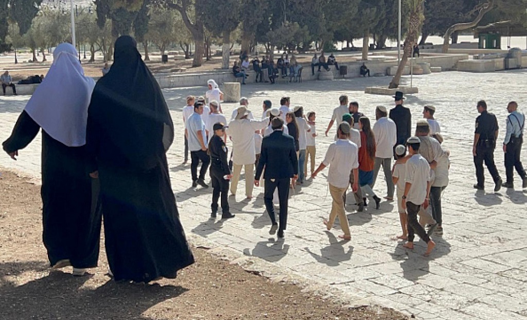 Trouble as more settlers defile Aqsa Mosque under police watch