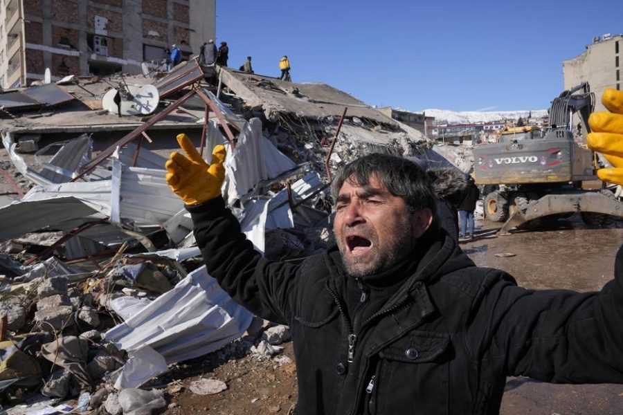 After great Turkey quakes, Istanbul residents fear the next one