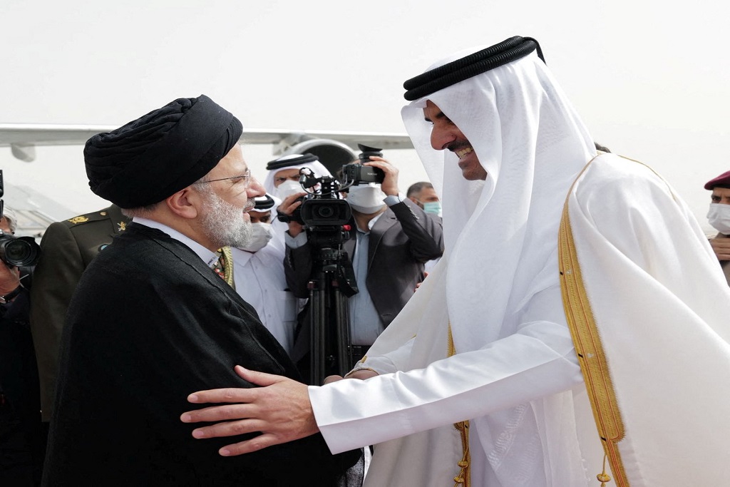 Raisi awasili nchini Qatar, na kulakiwa na Emir mjini Doha