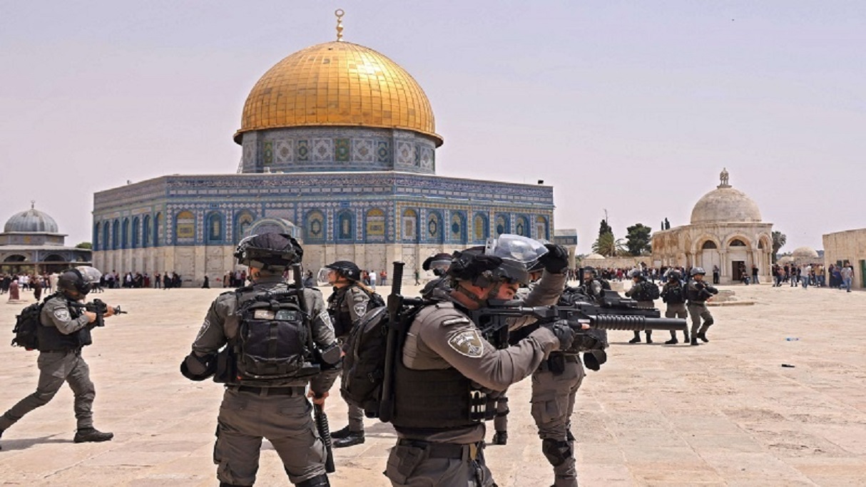 Wazayuni wavamia msikiti wa al Aqsa na kuwatia nguvuni Wapalestina 12