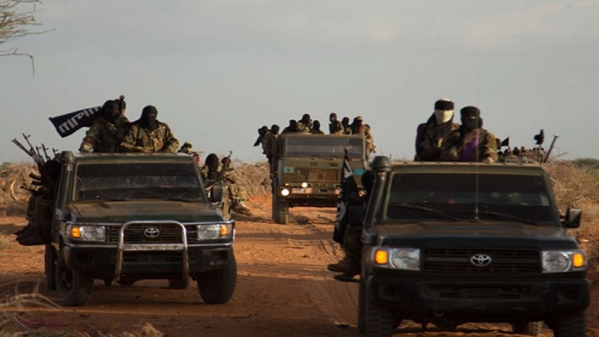 Magaidi wa al Shabab waua raia wasiopungua 18 na kuchoma moto malori ya chakula katikati ya Somalia