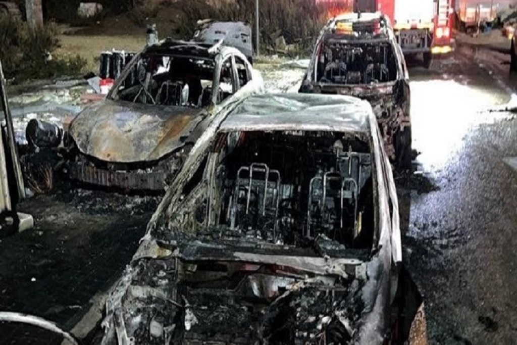 Walowezi wa Kizayuni wayateketeza kwa moto magari ya Wapalestina