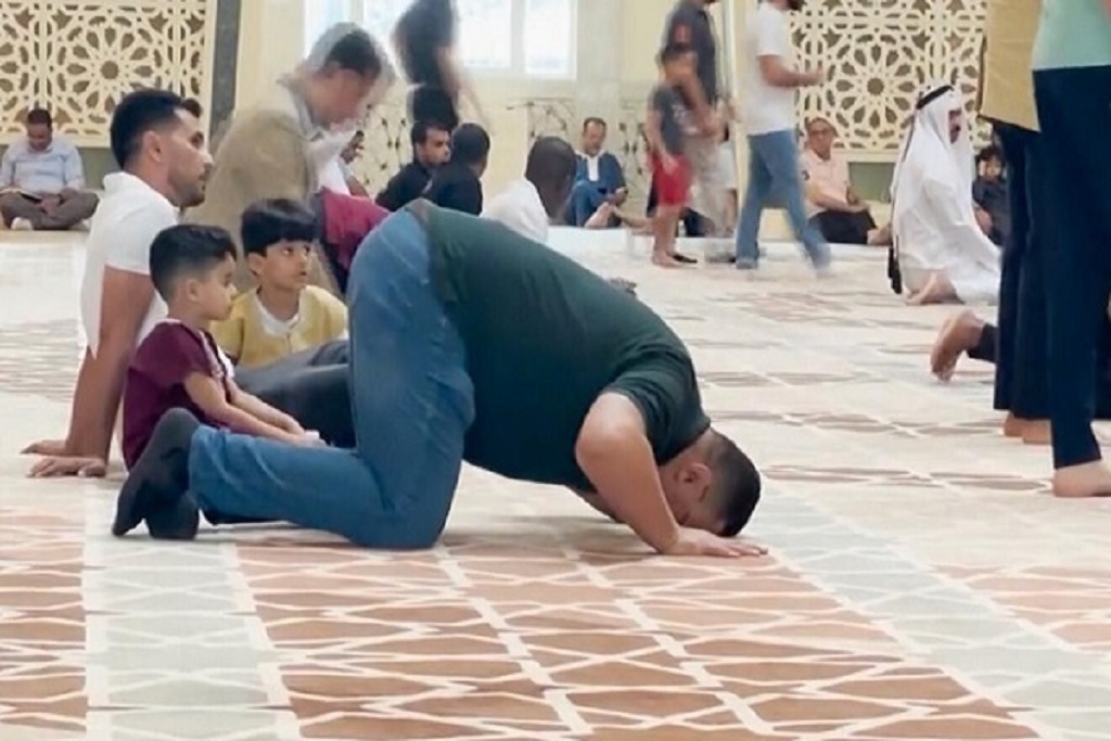 Mashabiki wa Kombe la Dunia washiriki katika Sala ya Ijumaa mjini Doha