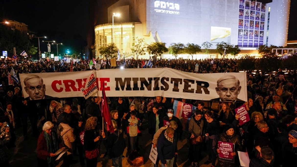 Maelfu waandamana katika ardhi za Palestina dhidi ya Waziri fisadi Netanyahu na serikali yake