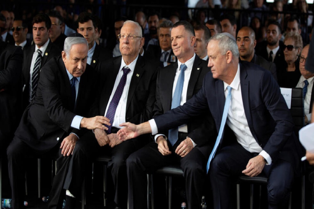 Kuongezeka kwa tofauti kati ya viongozi wa Tel Aviv/ Gantz ashiriki katika maandamano dhidi ya Netanyahu
