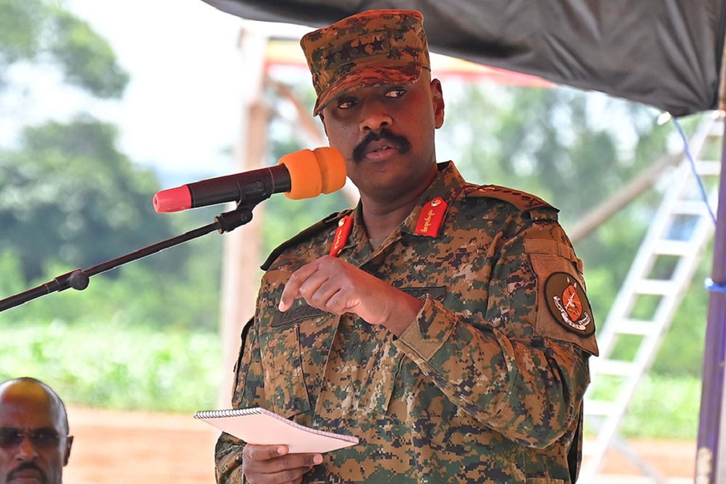 Jeshi la Uganda limetishia kumfukuza balozi wa Marekani nchini humo