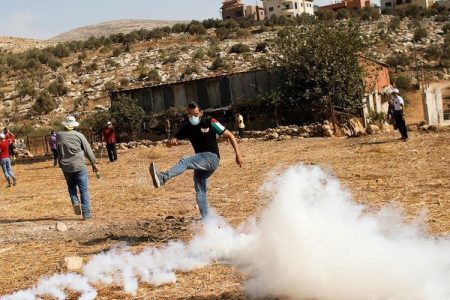 نابلس میں صہیونی فوجیوں کے ساتھ جھڑپیں، درجنوں فلسطینی زخمی