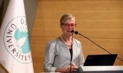 پروفیسر میریام کوک کا تعارف