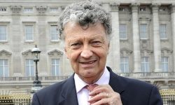 برطانوی مصنف ویلیم شاکراس کا تعارف