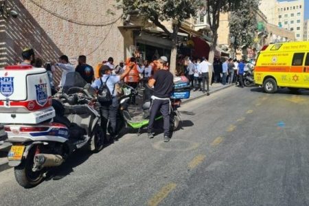 بیت المقدس میں چاقو کے حملے میں تین صہیونی زخمی