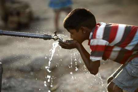 اسرائیلی ناکہ بندی کی وجہ سے غزہ میں فلسطینی زہریلا پانی پینے پر مجبور