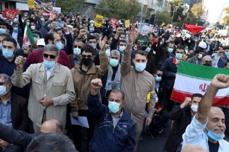 ایسوسی ایٹڈ پریس (Associated Press): ہزاروں ایرانیوں نے “مرگ بر امریکہ” اور “مرگ بر اسرائیل” کے نعرے لگائے