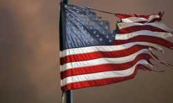 امریکی سلطنت کا قطعی زوال عنقریب امام خامنہ ای کی نگاہ میں