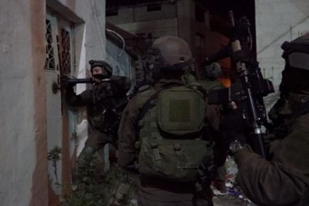 اسرائیلی فوج کے فلسطینی شہروں میں چھاپے، متعدد شہری گرفتار