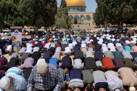 پچاس ہزار فلسطینیوں نے مسجد الاقصیٰ میں نماز جمعہ ادا کی