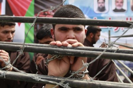 صیہونی جیلوں میں فلسطینی قیدیوں کی تحریک انتفاضہ کا آغاز
