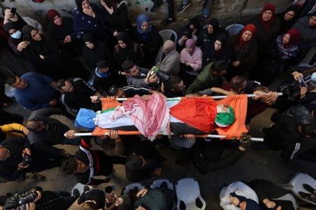 کم سن شہید فلسطینی کا جسد خاکی سپرد خاک، لوگوں کی بڑی تعداد نے کی جنازے میں شرکت