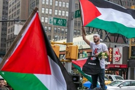 فلسطین پر اسرائیل کے ناجائز تسلط کے خلاف لندن میں 10 ہزار افراد کا جلوس