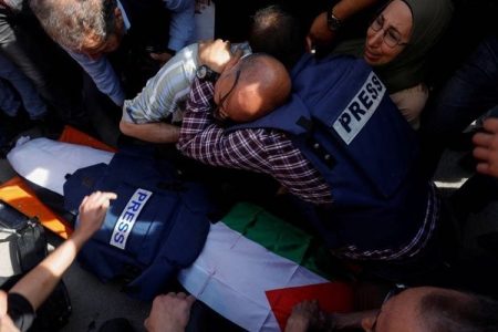 شہیدہ ابو عاقلہ کی پوسٹ مارٹم رپورٹ جاری، سر میں گولی مارے جانے کی تصدیق