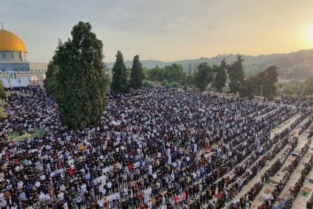 دو لاکھ سے زائد فرزندان توحید کی مسجد اقصی میں نماز عید الفطر کی ادائیگی