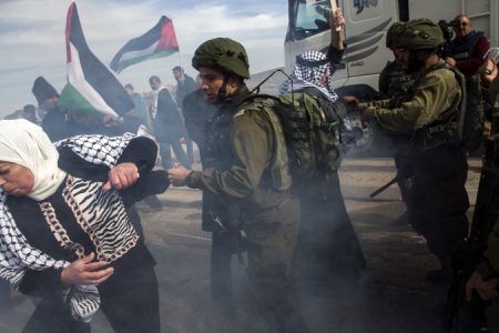 شقی القلب صہیونی پولیس کی انسانیت سوز کارروائی