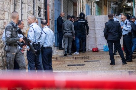 فلسطینیوں کی جوابی کارروائی میں صیہونی فوجی کمانڈر شدید زخمی