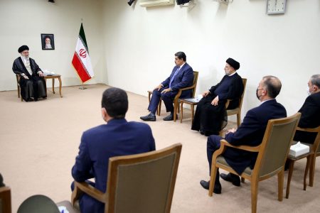 صہیونی حکومت کے خلاف وینیزوئلا کا موقف شجاعانہ موقف تھا: رہبر انقلاب اسلامی