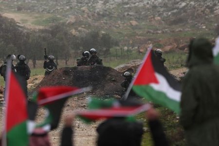 غرب اردن: اسرائیلی فوج کی فائرنگ سے تین فلسطینی زخمی