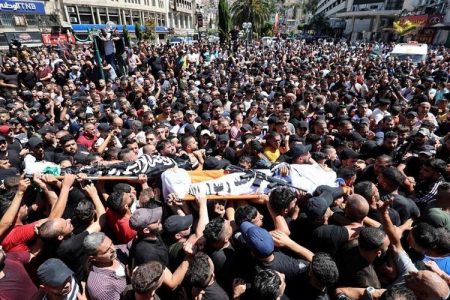 دو شہید فلسطینیوں کے جنازے میں ہزاروں کی شرکت