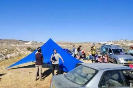 آباد کاروں کا الخلیل میں نئی بستی کے قیام کے لیے فلسطینی ارضی پر قبضہ