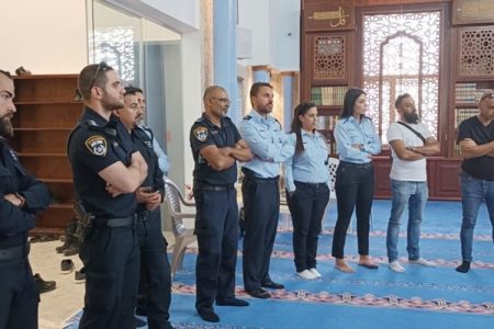 اسرائیلی پولیس کے ہاتھوں فلسطین میں مسجد کی بے حرمتی