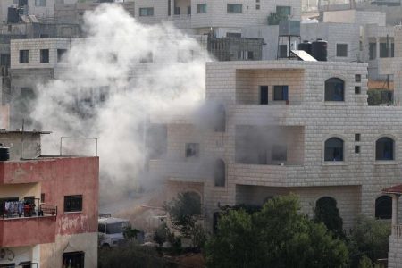 24 فلسطینی ایک فوجی کارروائی میں زخمی