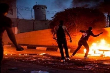 فلسطینی نوجوانوں نے غرب اردن میں اسرائیلی فوجی ٹاور کوآگ لگا دی