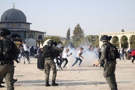 مسجد الاقصیٰ کے اطراف میں صہیونی پولیس کا کریک ڈاؤن، کئی نوجوان گرفتار