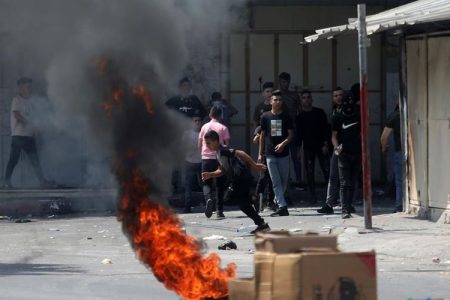 نابلس کے شمال میں اسرائیلی فوج اور فلسطینیوں کے درمیان جھڑپیں